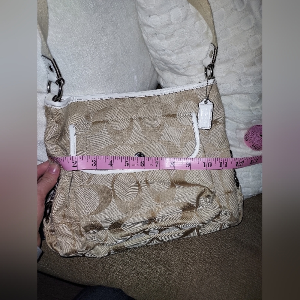 $99! Coach | Crossbody Lavender Inside Purse - Picture 15 of 17